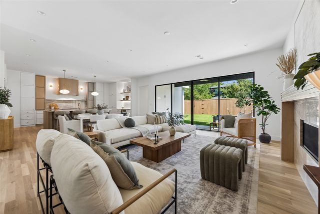 4727 March Avenue, Dallas, TX 75209