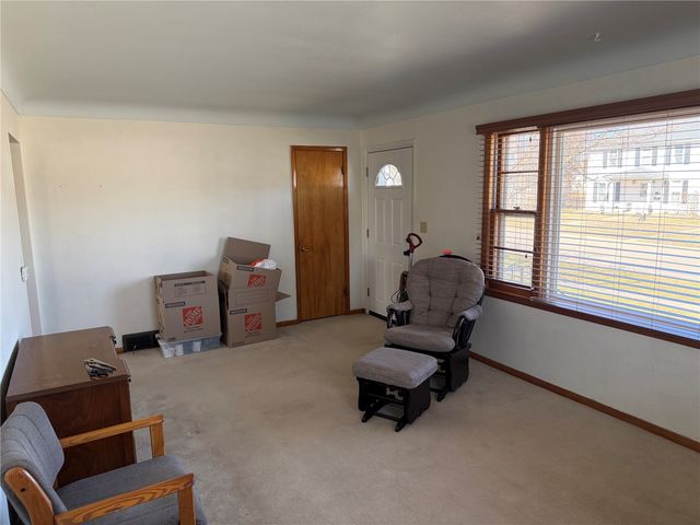 393 9th Ave, Marion, IA 52302