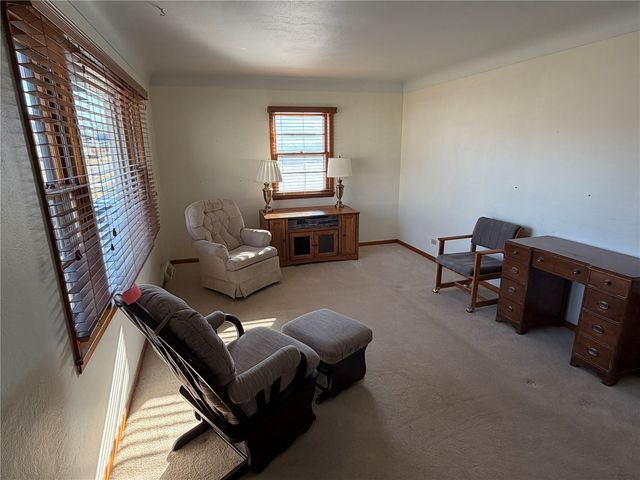 393 9th Ave, Marion, IA 52302