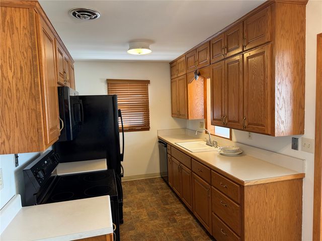 393 9th Ave, Marion, IA 52302