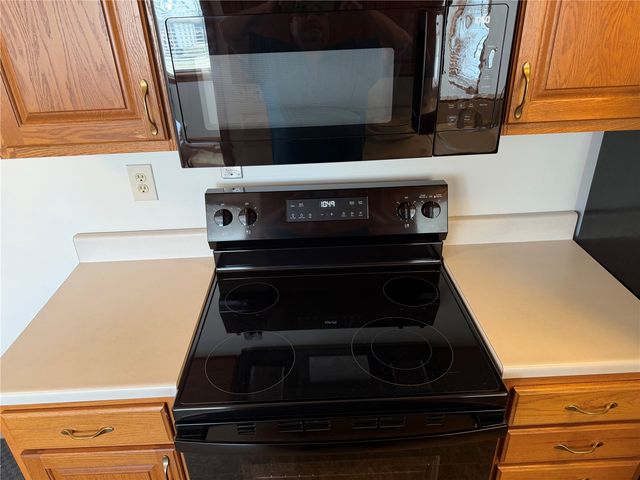 393 9th Ave, Marion, IA 52302