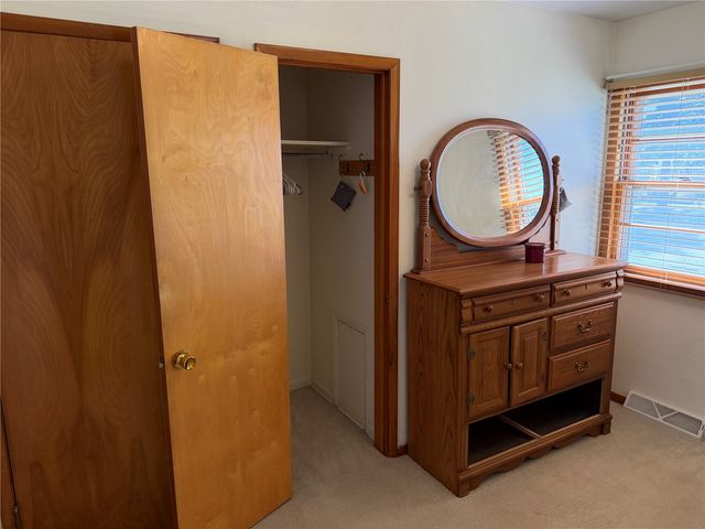 393 9th Ave, Marion, IA 52302