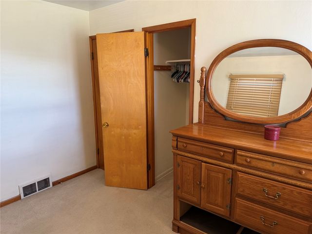 393 9th Ave, Marion, IA 52302