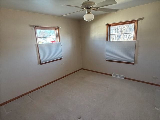 393 9th Ave, Marion, IA 52302