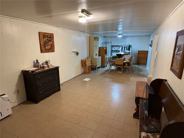 393 9th Ave, Marion, IA 52302