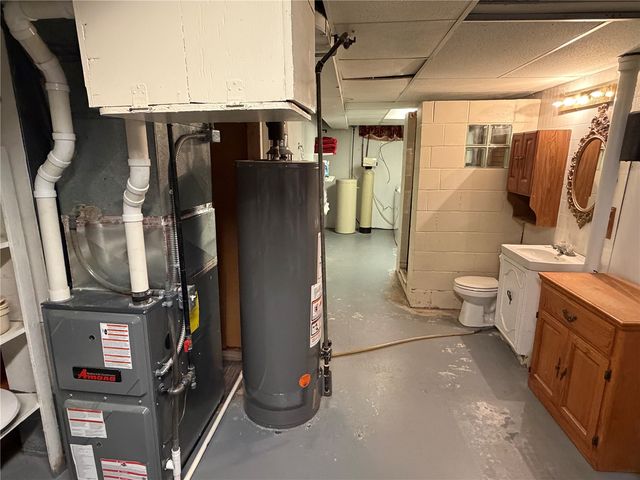 393 9th Ave, Marion, IA 52302