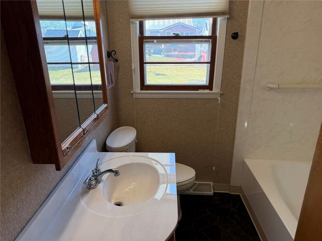 393 9th Ave, Marion, IA 52302