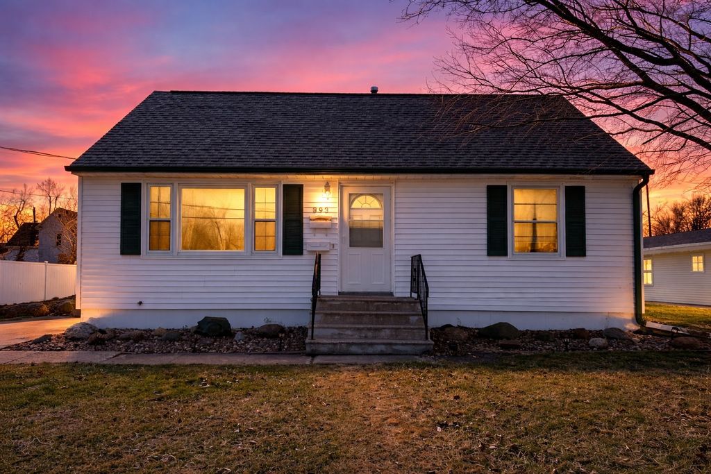 393 9th Ave, Marion, IA 52302