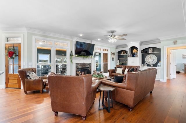 1600 Oakdale Rd, Westmoreland, TN 37186