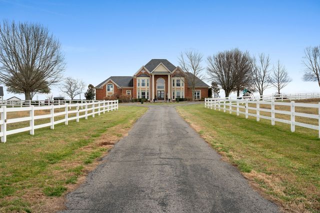 1600 Oakdale Rd, Westmoreland, TN 37186