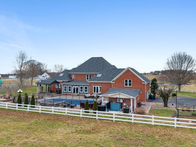 1600 Oakdale Rd, Westmoreland, TN 37186