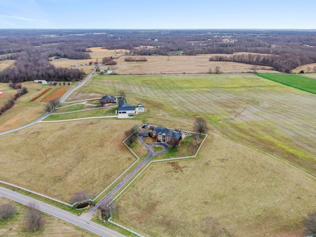 1600 Oakdale Rd, Westmoreland, TN 37186