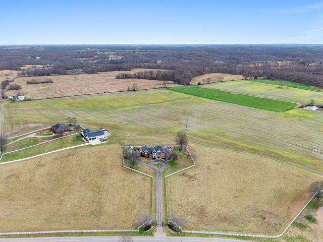 1600 Oakdale Rd, Westmoreland, TN 37186