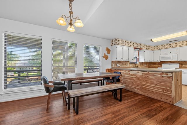 617 Gov Wood Drive, Point Blank, TX 77364