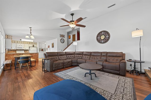 617 Gov Wood Drive, Point Blank, TX 77364