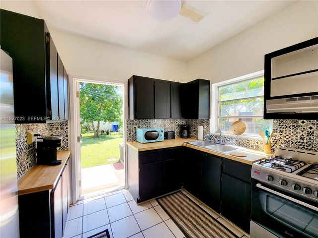 1872 SW 9th Street, Miami, FL 33135