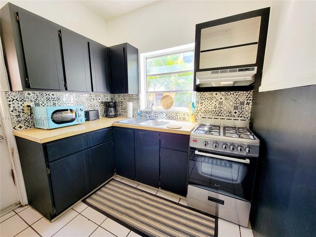 1872 SW 9th Street, Miami, FL 33135