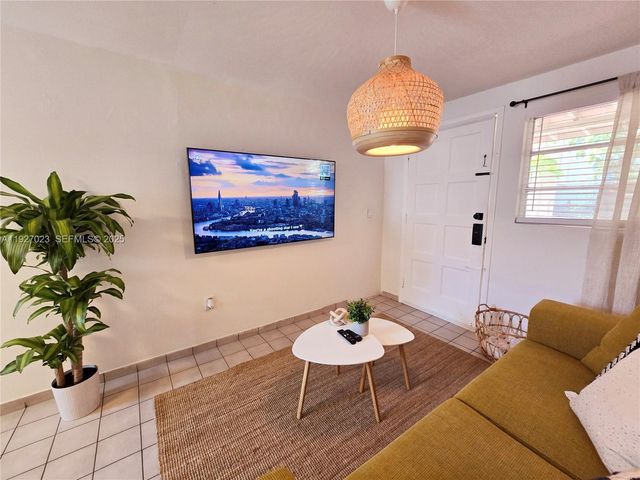 1872 SW 9th Street, Miami, FL 33135