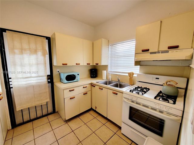 1872 SW 9th Street, Miami, FL 33135