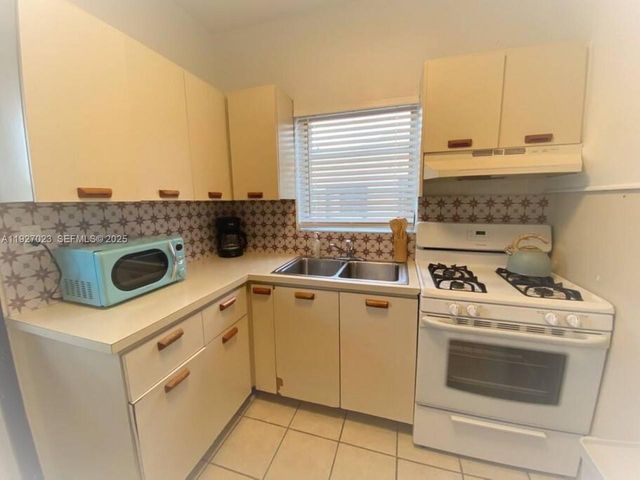 1872 SW 9th Street, Miami, FL 33135