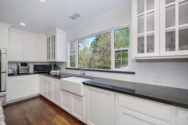 5216 Marione Dr, Carmichael, CA 95608