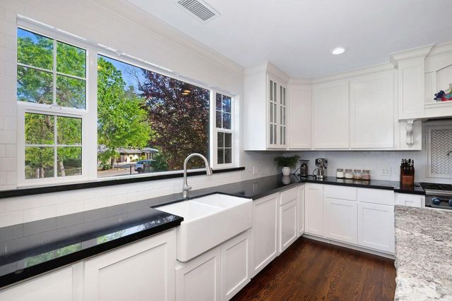 5216 Marione Dr, Carmichael, CA 95608