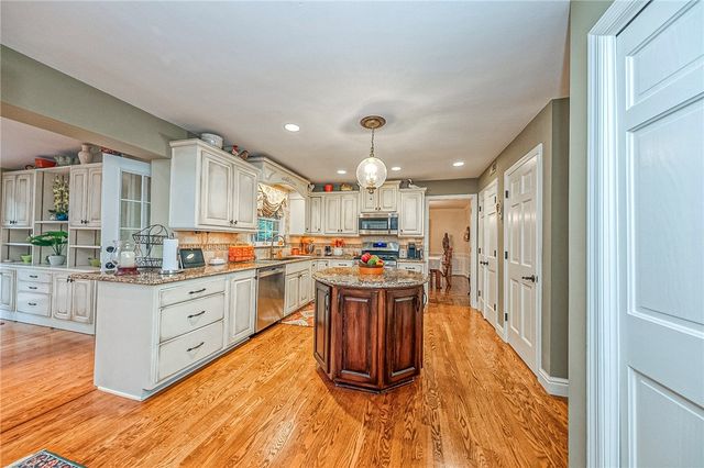 310 Wildberry Rd, Fox Chapel, PA 15238