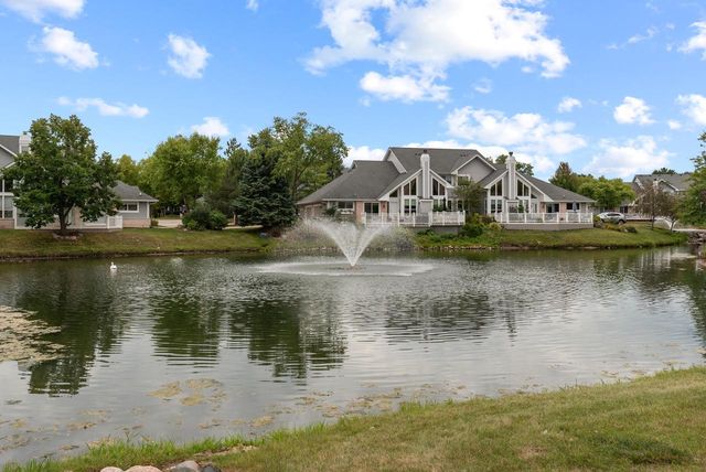 14166 W Waters Edge TRAIL, New Berlin, WI 53151