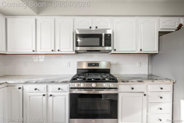 46059 Huling Street, Shelby Charter Township, MI 48317