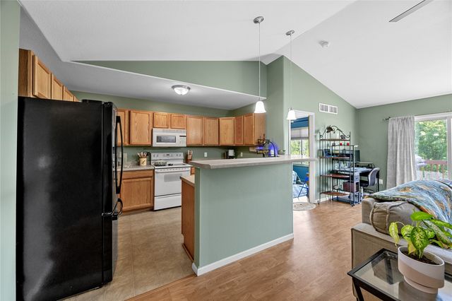 40 Cattail Lane, North Liberty, IA 52317
