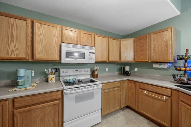 40 Cattail Lane, North Liberty, IA 52317