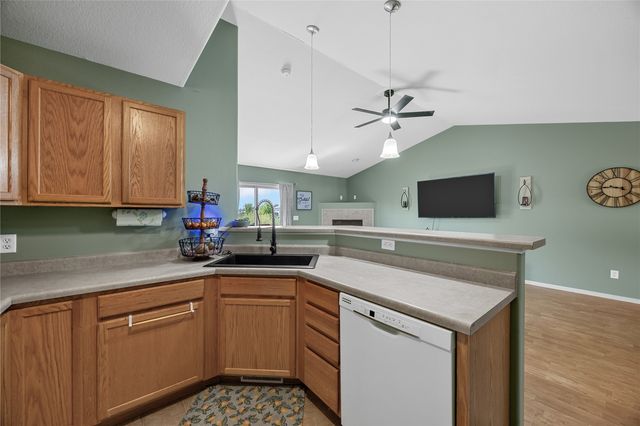 40 Cattail Lane, North Liberty, IA 52317