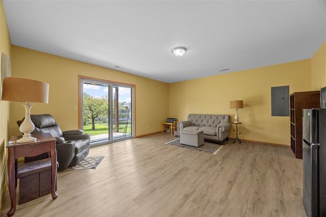 40 Cattail Lane, North Liberty, IA 52317