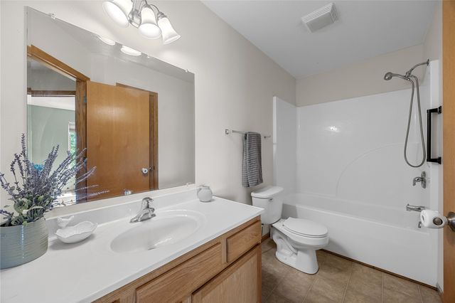 40 Cattail Lane, North Liberty, IA 52317