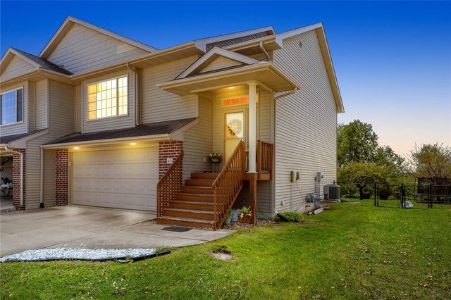 40 Cattail Lane, North Liberty, IA 52317
