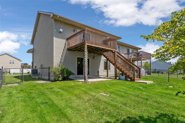 40 Cattail Lane, North Liberty, IA 52317