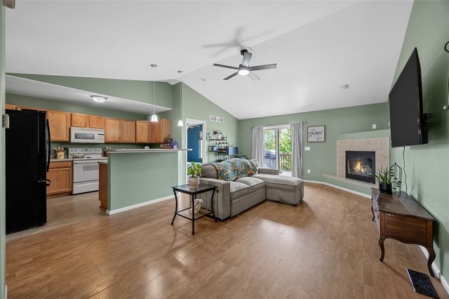 40 Cattail Lane, North Liberty, IA 52317