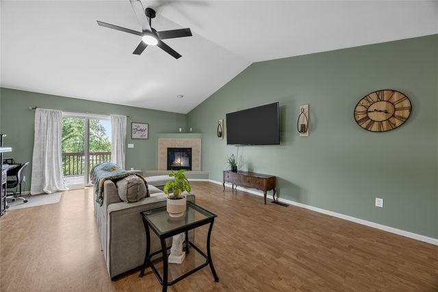 40 Cattail Lane, North Liberty, IA 52317