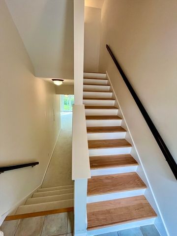 10 Sloop Ln 87, Quincy, MA 02171