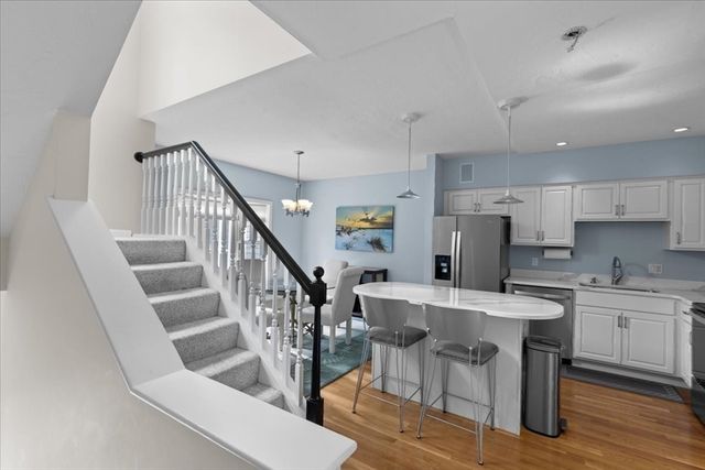 10 Sloop Ln 87, Quincy, MA 02171