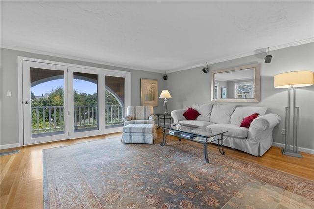 10 Sloop Ln 87, Quincy, MA 02171