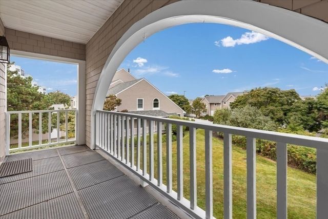 10 Sloop Ln 87, Quincy, MA 02171