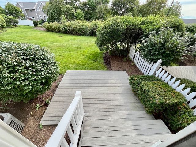 10 Sloop Ln 87, Quincy, MA 02171