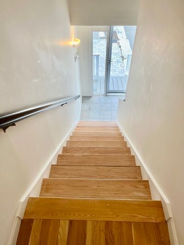 10 Sloop Ln 87, Quincy, MA 02171