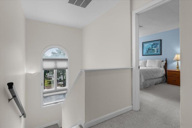 10 Sloop Ln 87, Quincy, MA 02171