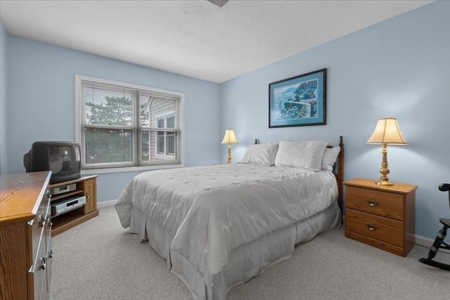 10 Sloop Ln 87, Quincy, MA 02171