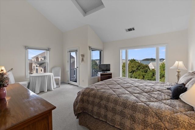 10 Sloop Ln 87, Quincy, MA 02171