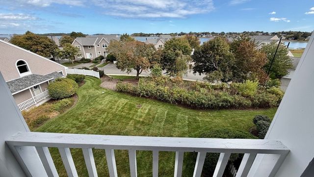 10 Sloop Ln 87, Quincy, MA 02171