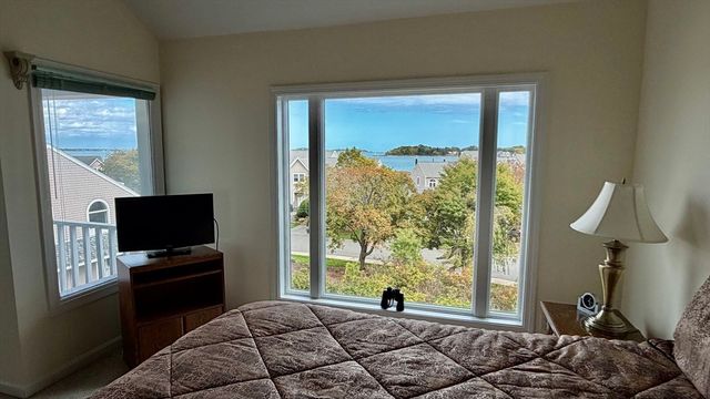 10 Sloop Ln 87, Quincy, MA 02171