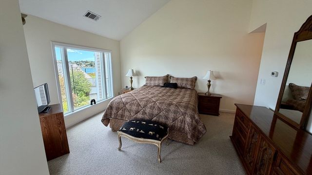 10 Sloop Ln 87, Quincy, MA 02171